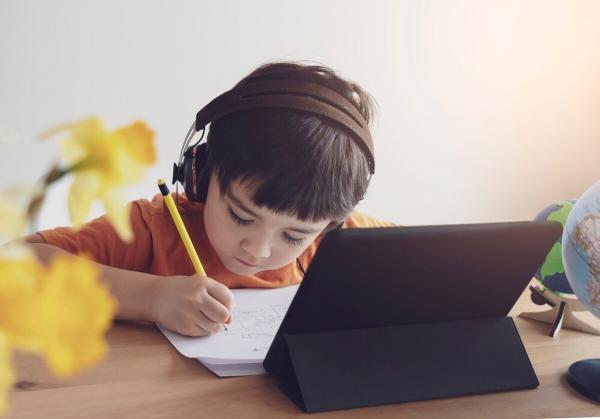 آیا روش یادگیری زبان انگلیسی به صورت آنلاین برای بچه ها مناسب است؟